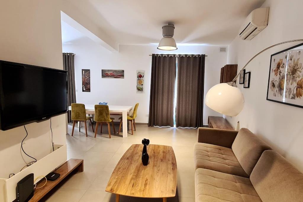 Cozy Inside.City & Beach Outside Apartment Sliema Ngoại thất bức ảnh