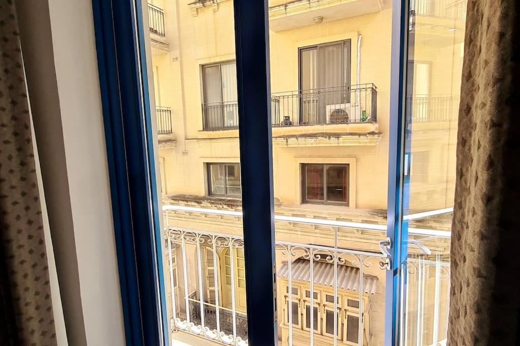 Cozy Inside.City & Beach Outside Apartment Sliema Ngoại thất bức ảnh