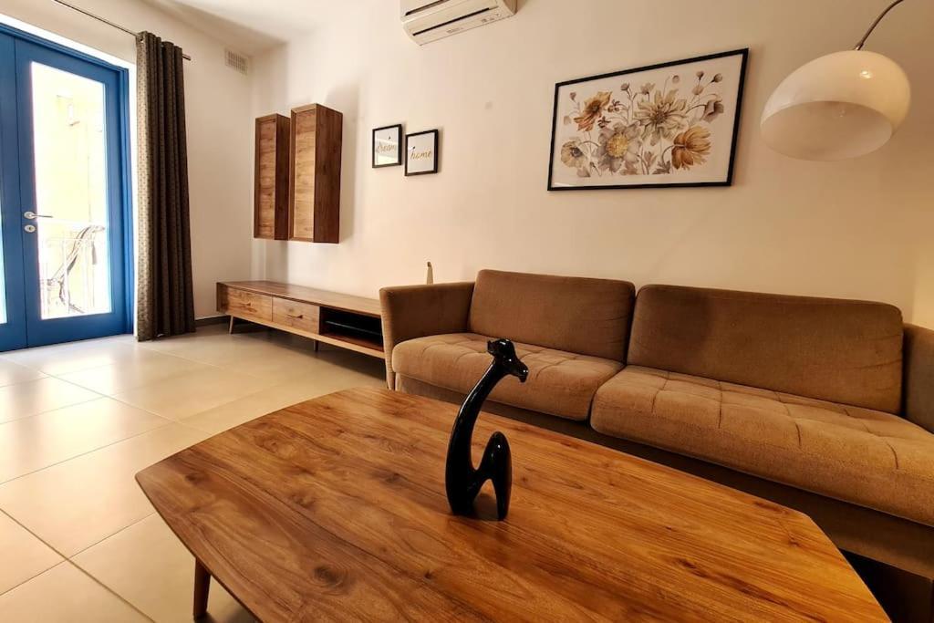 Cozy Inside.City & Beach Outside Apartment Sliema Ngoại thất bức ảnh