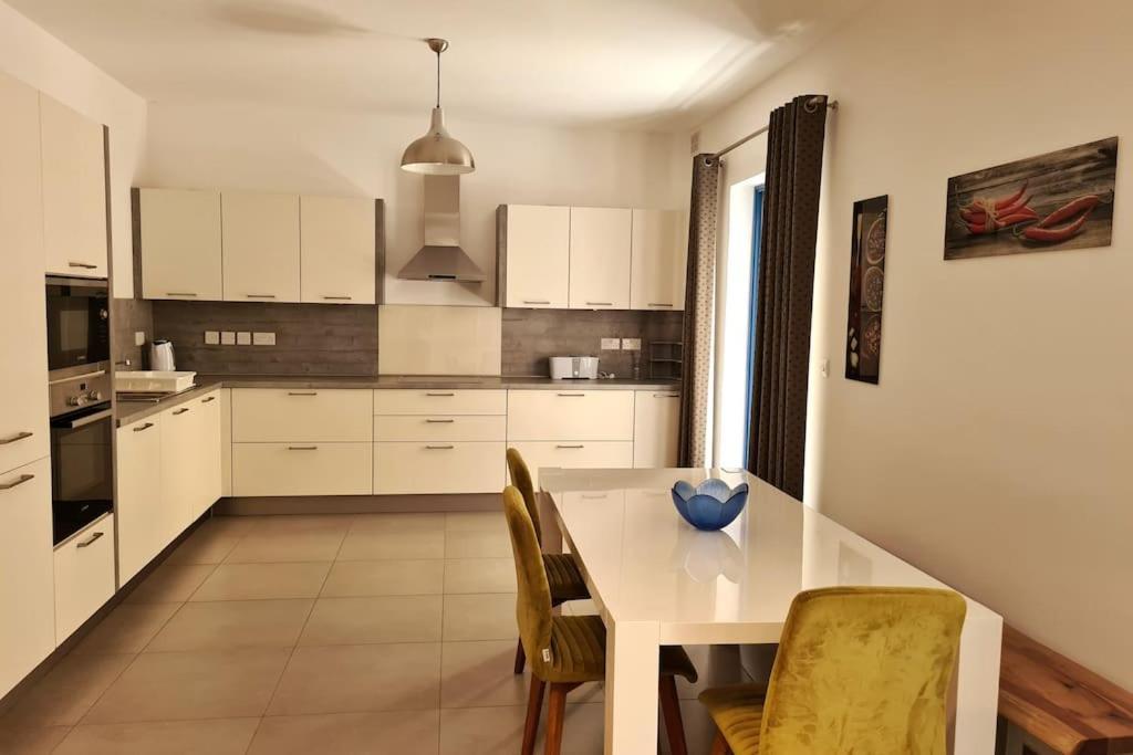 Cozy Inside.City & Beach Outside Apartment Sliema Ngoại thất bức ảnh