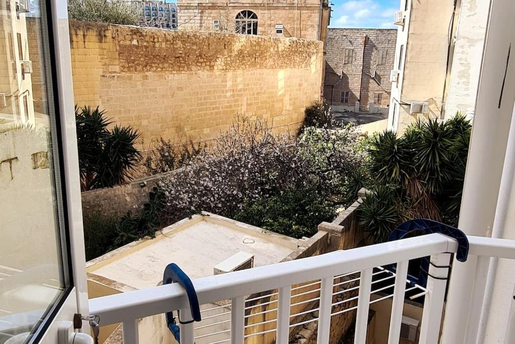 Cozy Inside.City & Beach Outside Apartment Sliema Ngoại thất bức ảnh